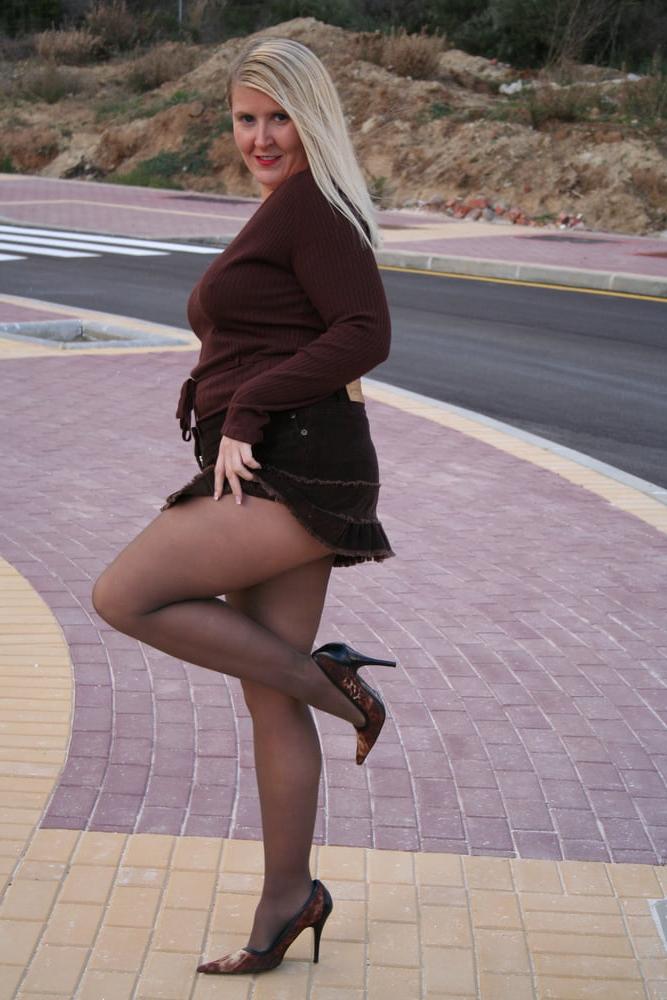 25P Pantyhose Street Whore Slut Flashing and Exposing