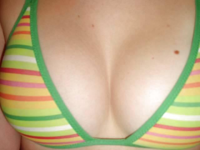 25P Beach sluts in bikini and nice tits