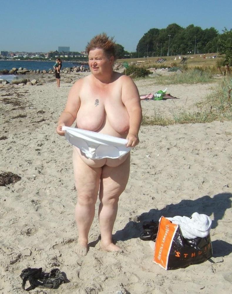 16P 804 - beach voyeur public nudity flashing bikini girls
