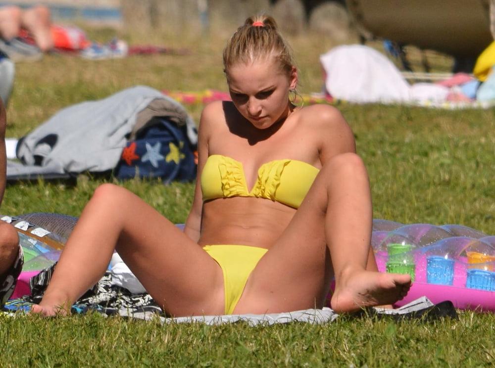 16P 804 - beach voyeur public nudity flashing bikini girls