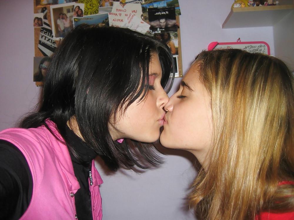 21P Girls on girls kissing, sucking and flashing