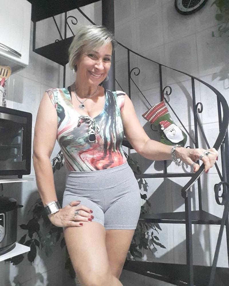 25P Milf fitness very hot