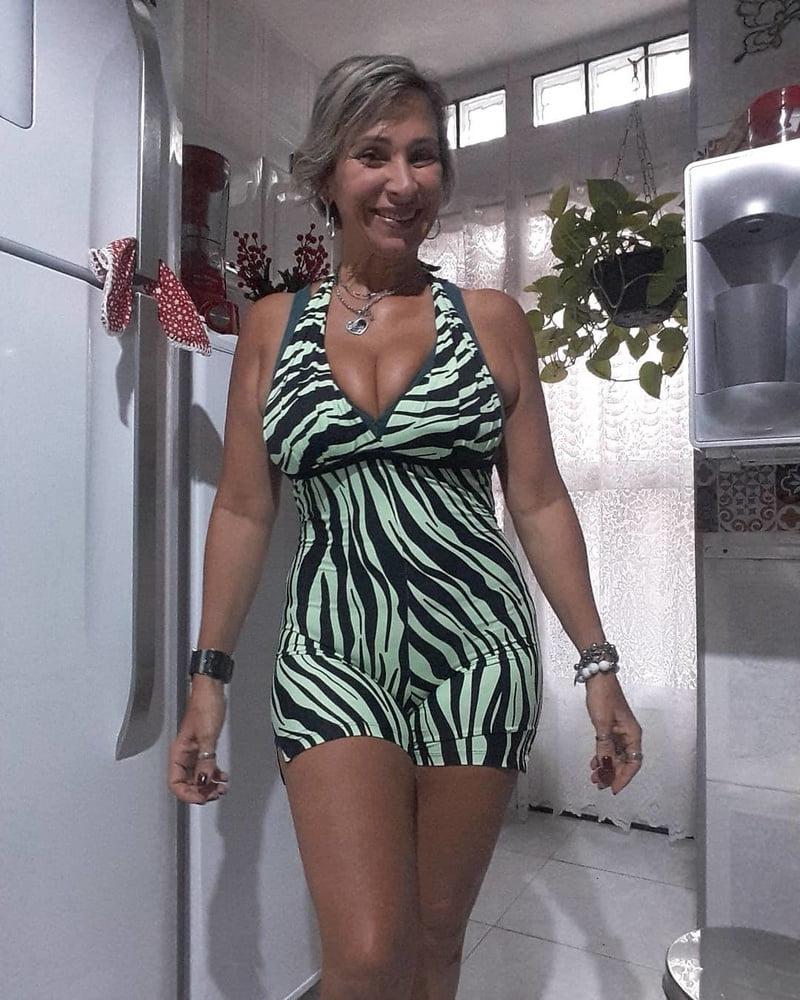 25P Milf fitness very hot