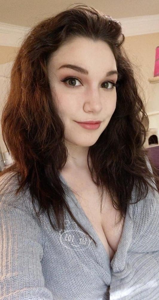 25P Very Hot Young Girl Leaked Photos