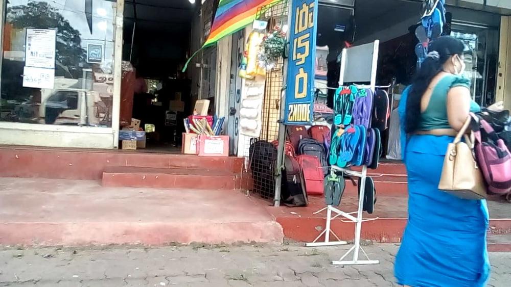25P sl hot saree road capture fb 4