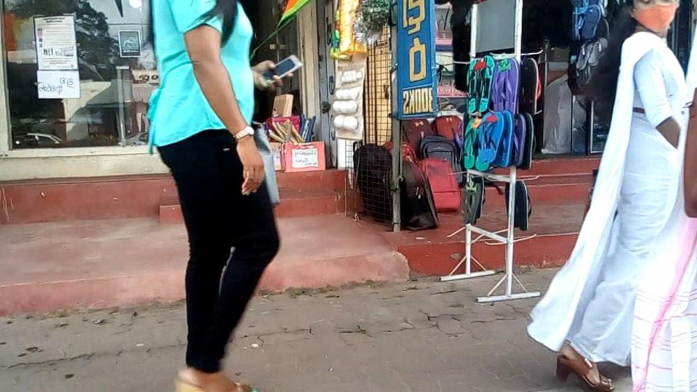 25P sl hot saree road capture fb 4
