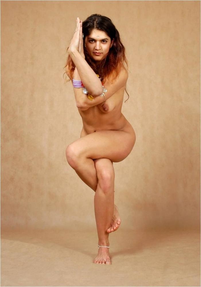 8P Hot Yoga Girl