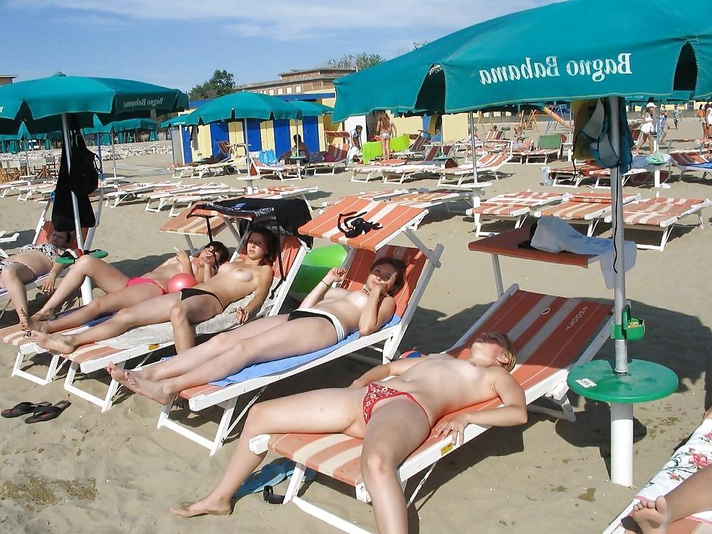 25P Outdoor Beach Babes Group by TROC