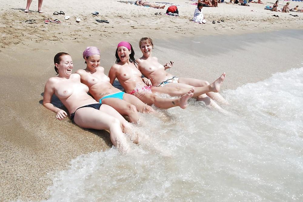 25P Outdoor Beach Babes Group by TROC