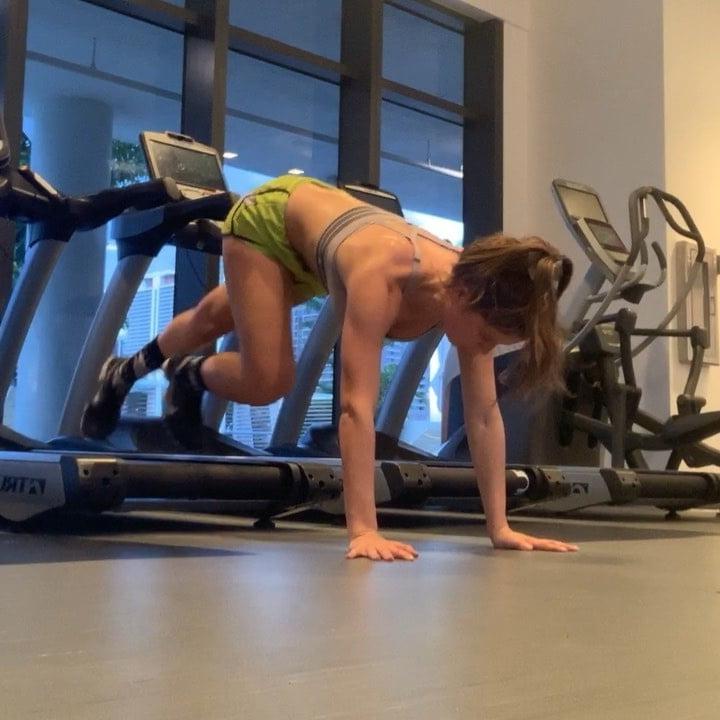 25P Amanda Cerny Hot Workout