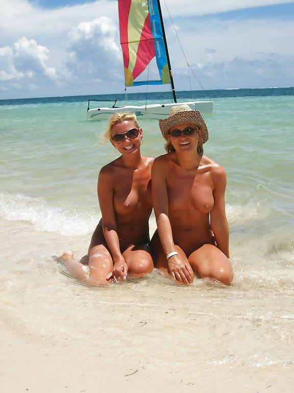 25P Naked MILFs--The Beach