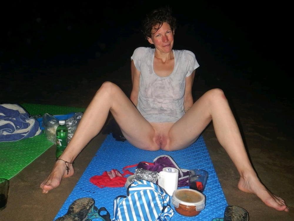 25P Reife Frauen spreitzen die Beine55-mature woman spread legs