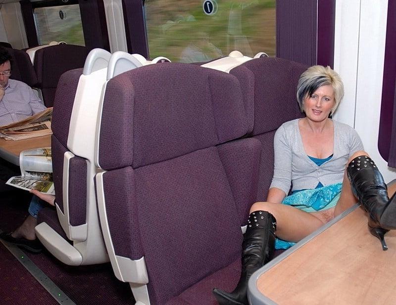 25P Reife Frauen spreitzen die Beine55-mature woman spread legs