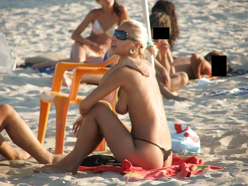 8P Beach Voyeur