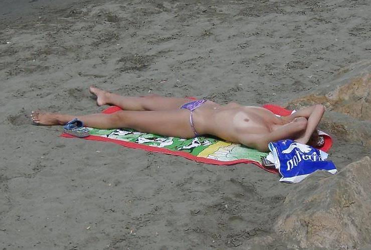 8P Beach Voyeur