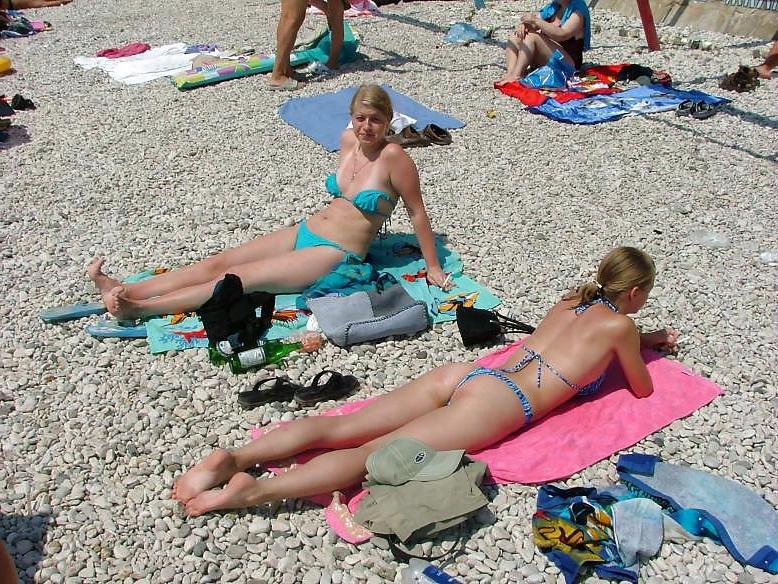 8P Beach Voyeur