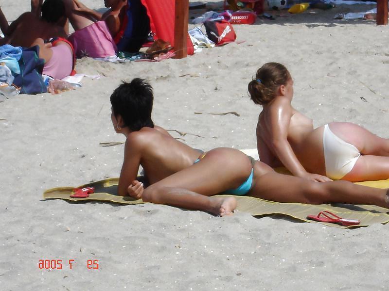 8P Beach Voyeur