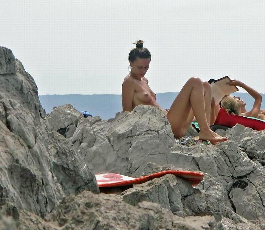 8P Beach Voyeur