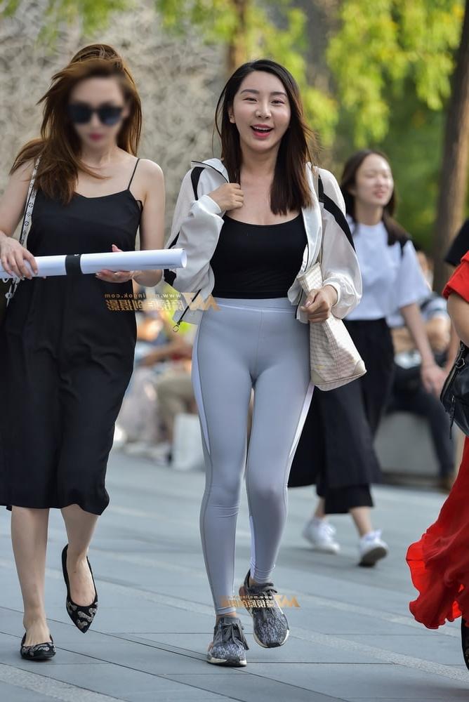 25P Asians in Yoga Pants