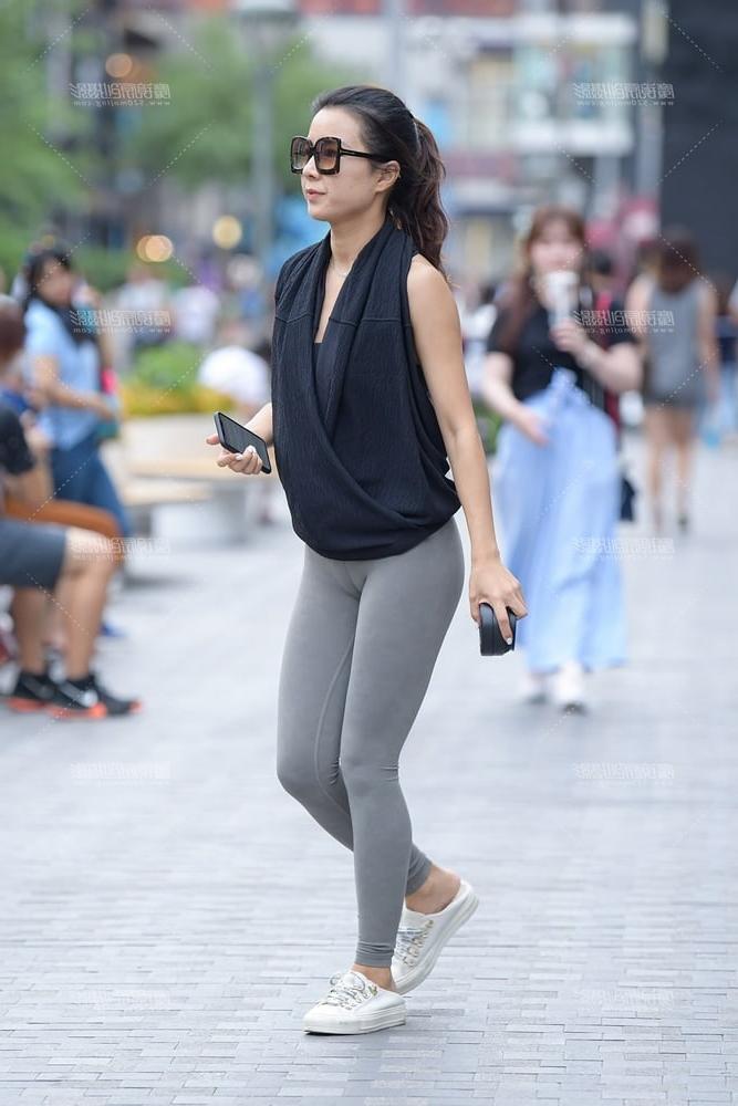 25P Asians in Yoga Pants