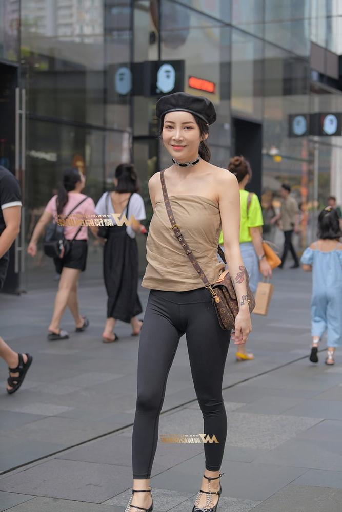 25P Asians in Yoga Pants