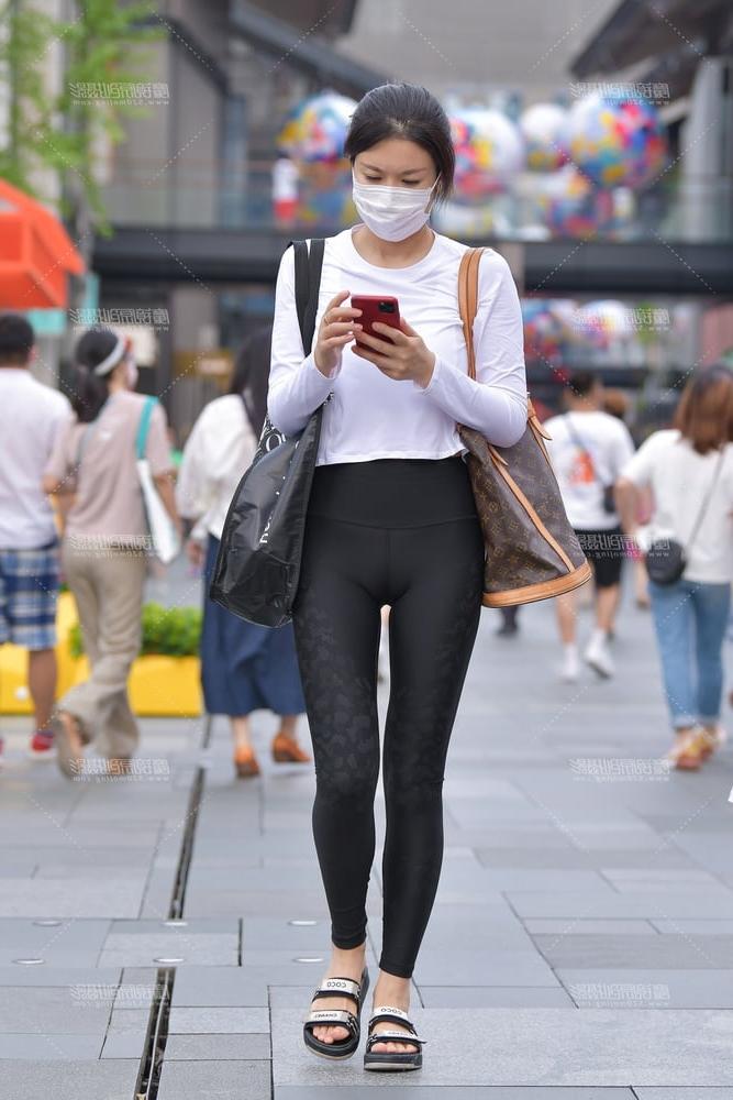 25P Asians in Yoga Pants