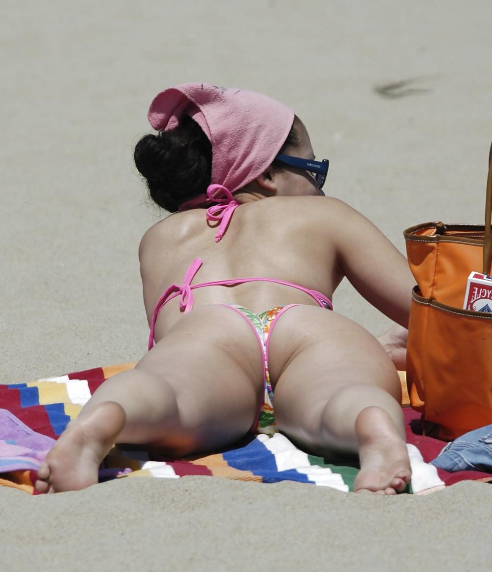 7P Ass on the beach