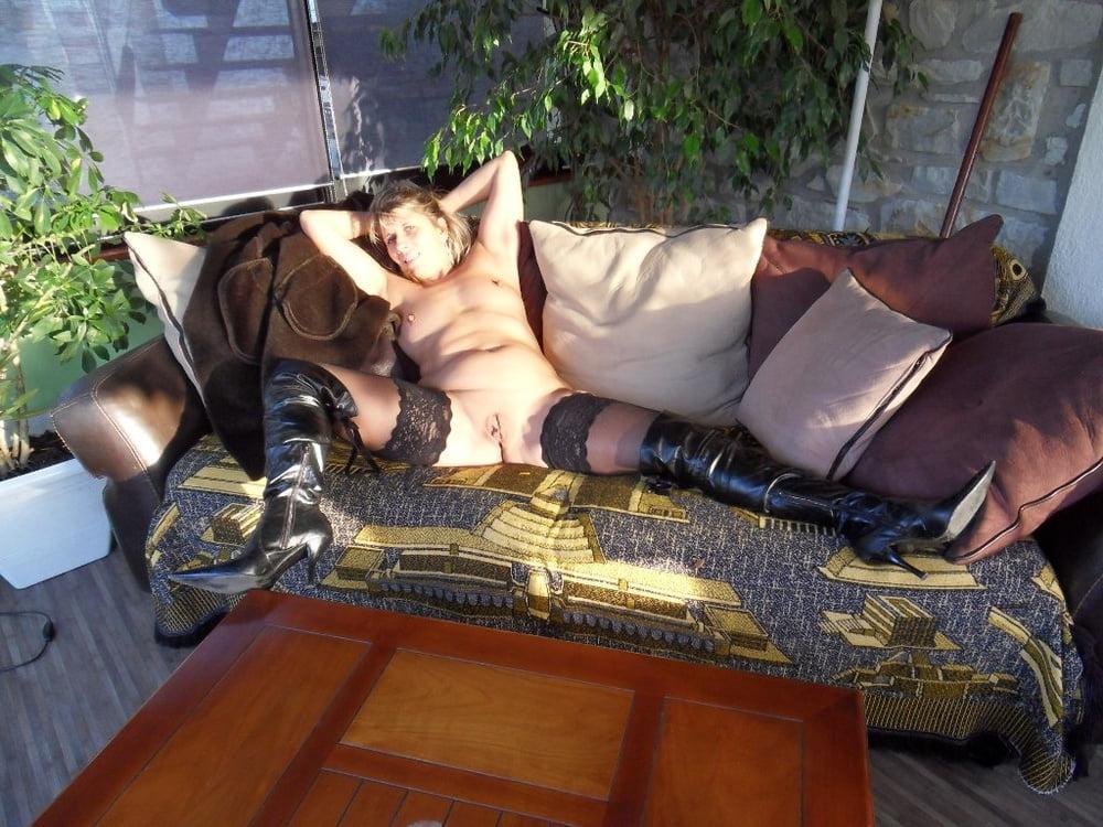 25P Lisa Milf Flashing At Home