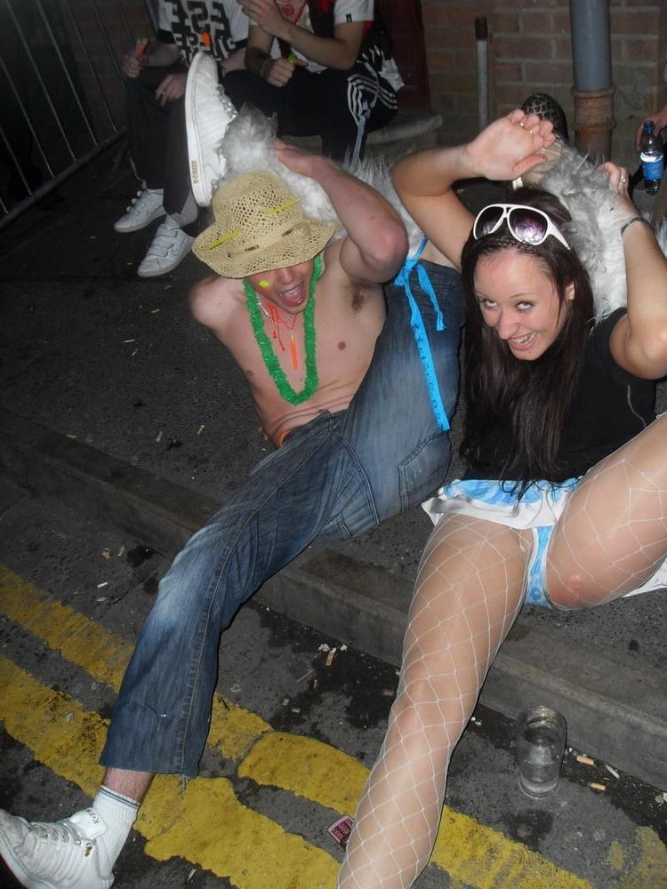16P 797 - upskirt flashing public amateurs - pussies panties