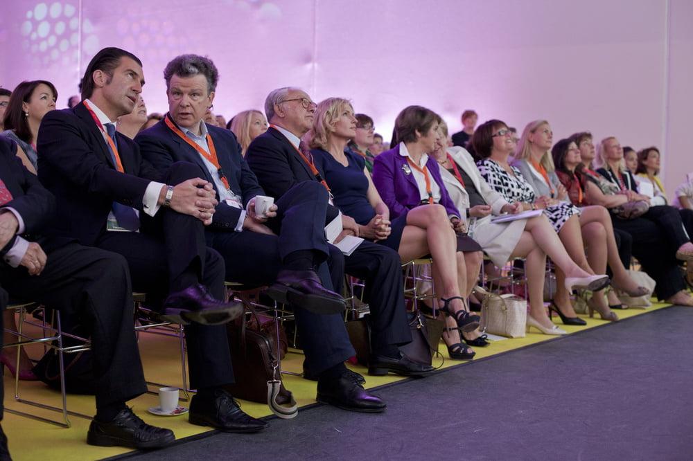 25P Matures Showing Legs in Audience