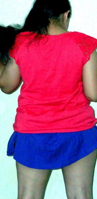 8P Hot pics of naughty Sri Lankan Aunty posing in short skirt a