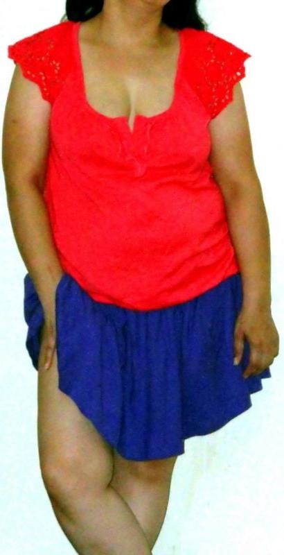 8P Hot pics of naughty Sri Lankan Aunty posing in short skirt a