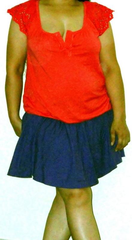 8P Hot pics of naughty Sri Lankan Aunty posing in short skirt a