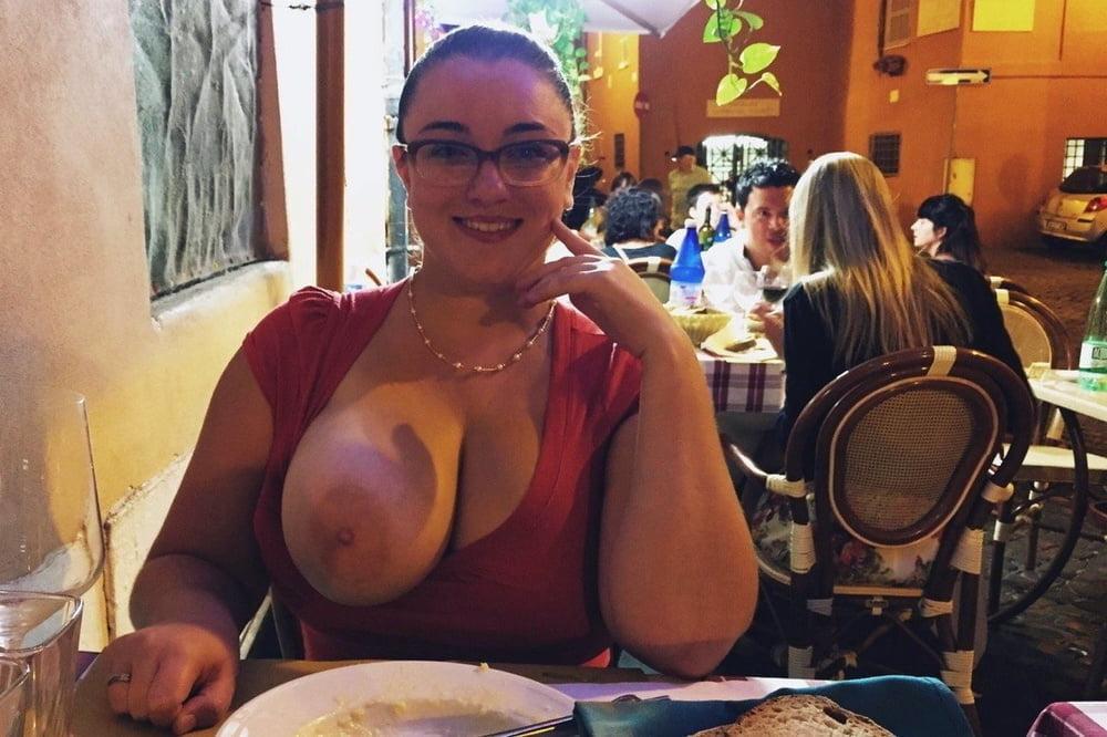 16P Girls flashing their Boobs in Restaurants (Voyeur)