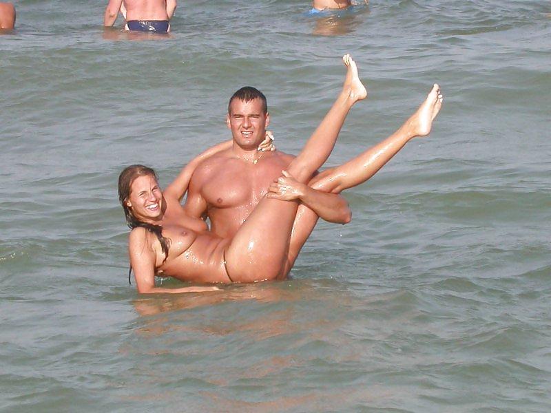 20P Naked beach 170.