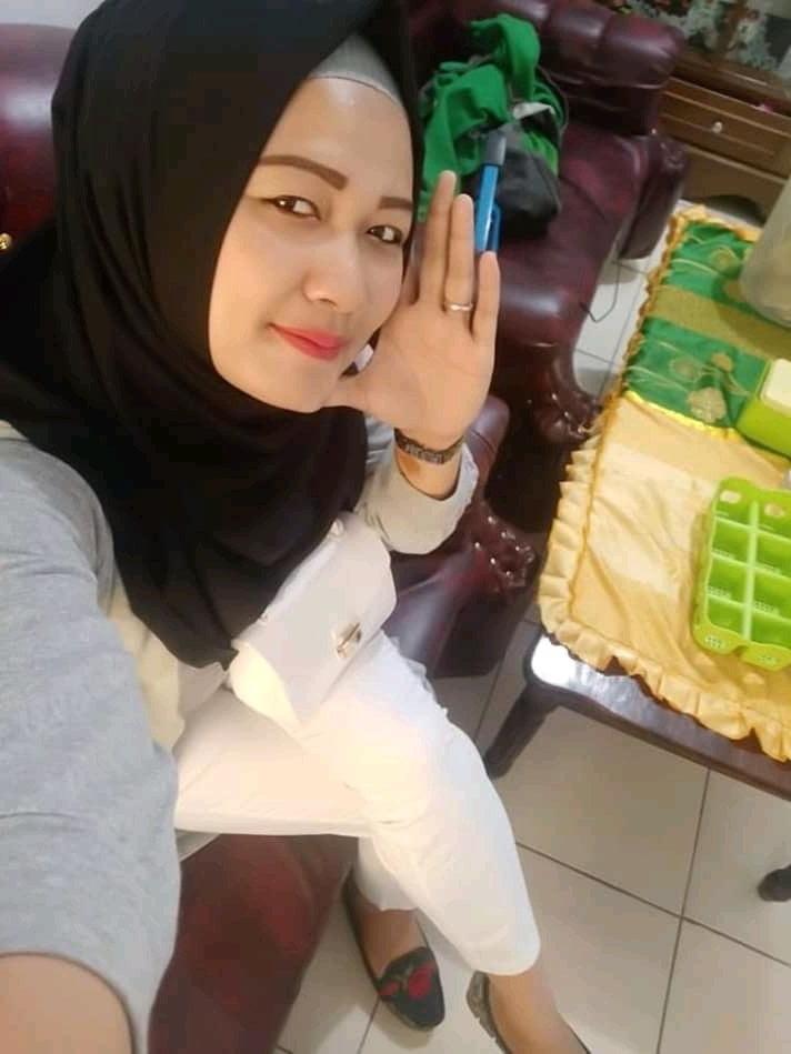 25P hijab tante binal