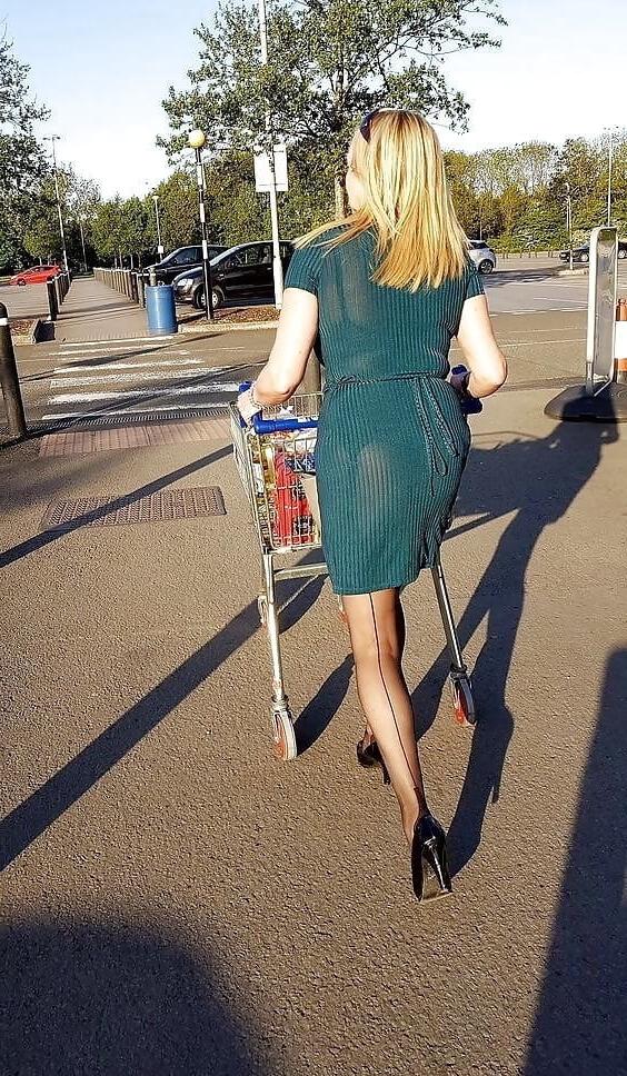 25P These women need to be shown a big dick. Flash them !!
