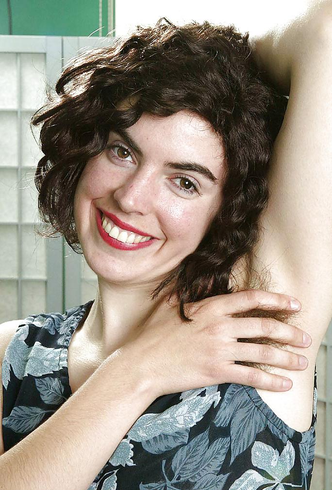 25P DO YOU LIKE HAIRY WOMAN ?...HERE IS RENEE