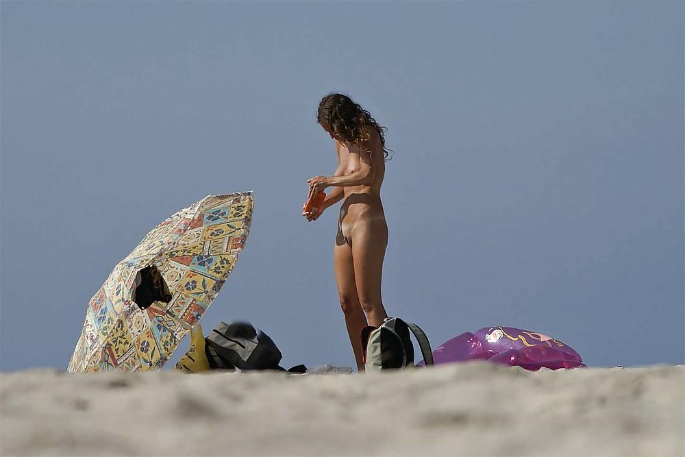 25P Nudist Beach Fun