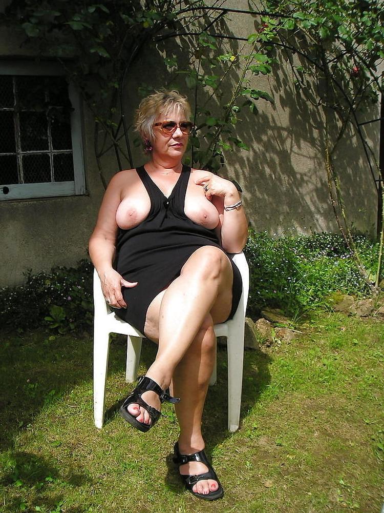 25P women out side flashing