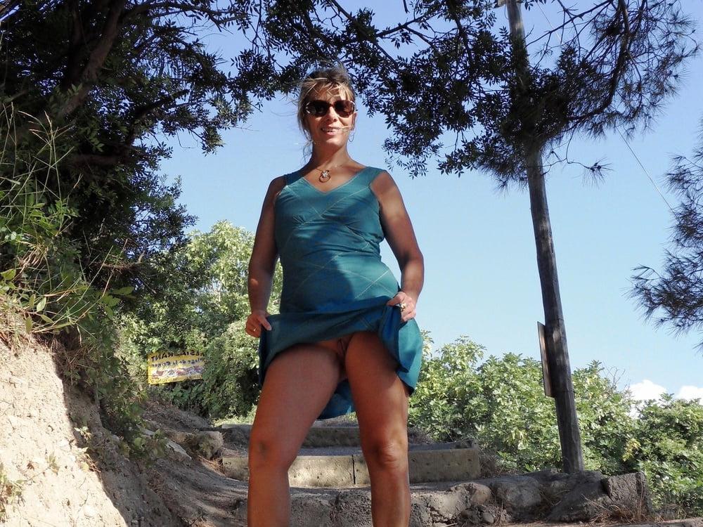 14P Slutty Milf Lisa Flashing Outdoor