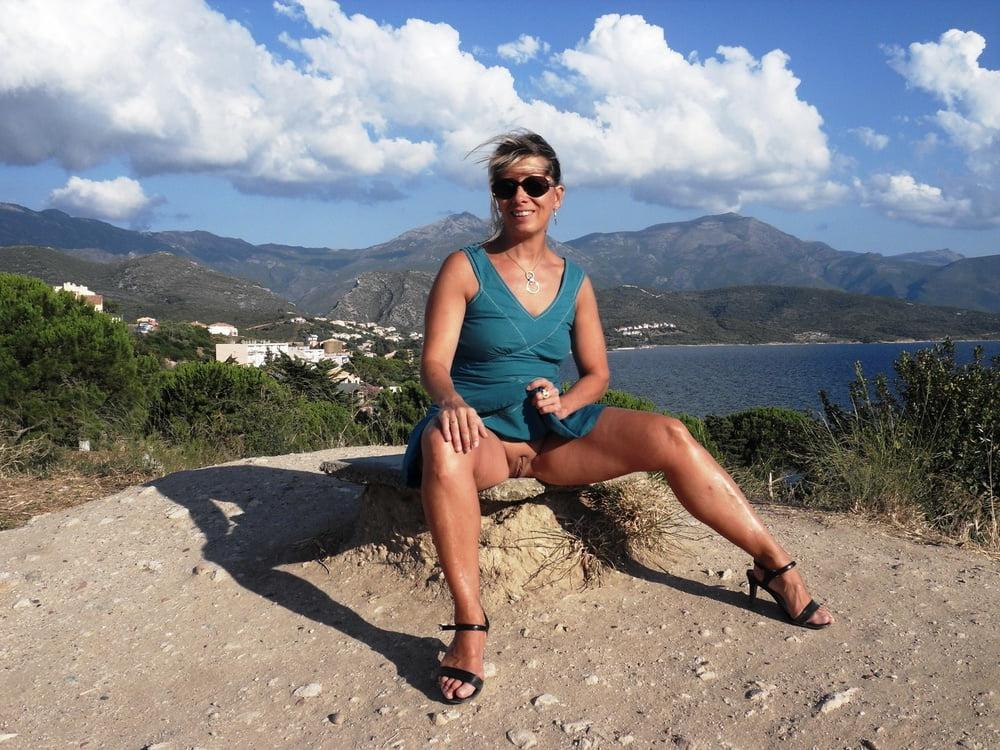 14P Slutty Milf Lisa Flashing Outdoor