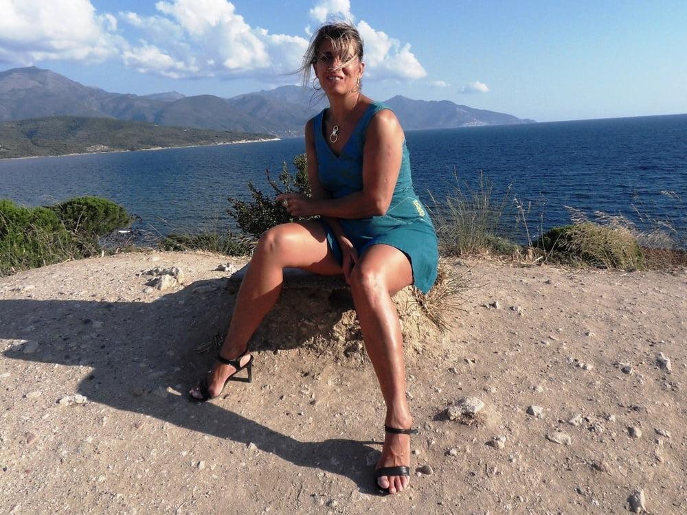 14P Slutty Milf Lisa Flashing Outdoor