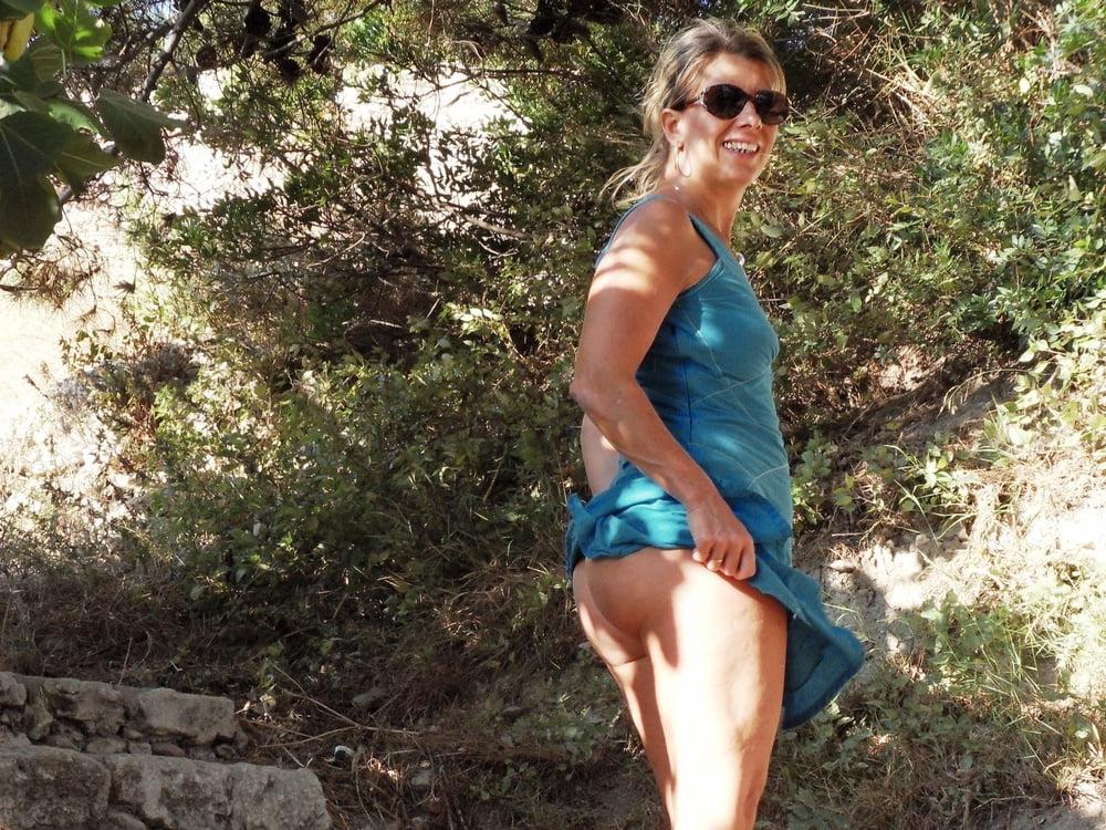 14P Slutty Milf Lisa Flashing Outdoor