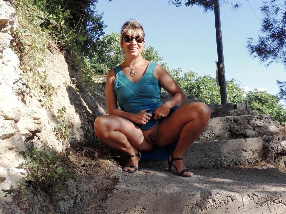 14P Slutty Milf Lisa Flashing Outdoor