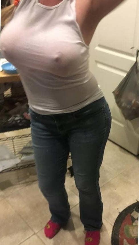 13P moms gf flashing me