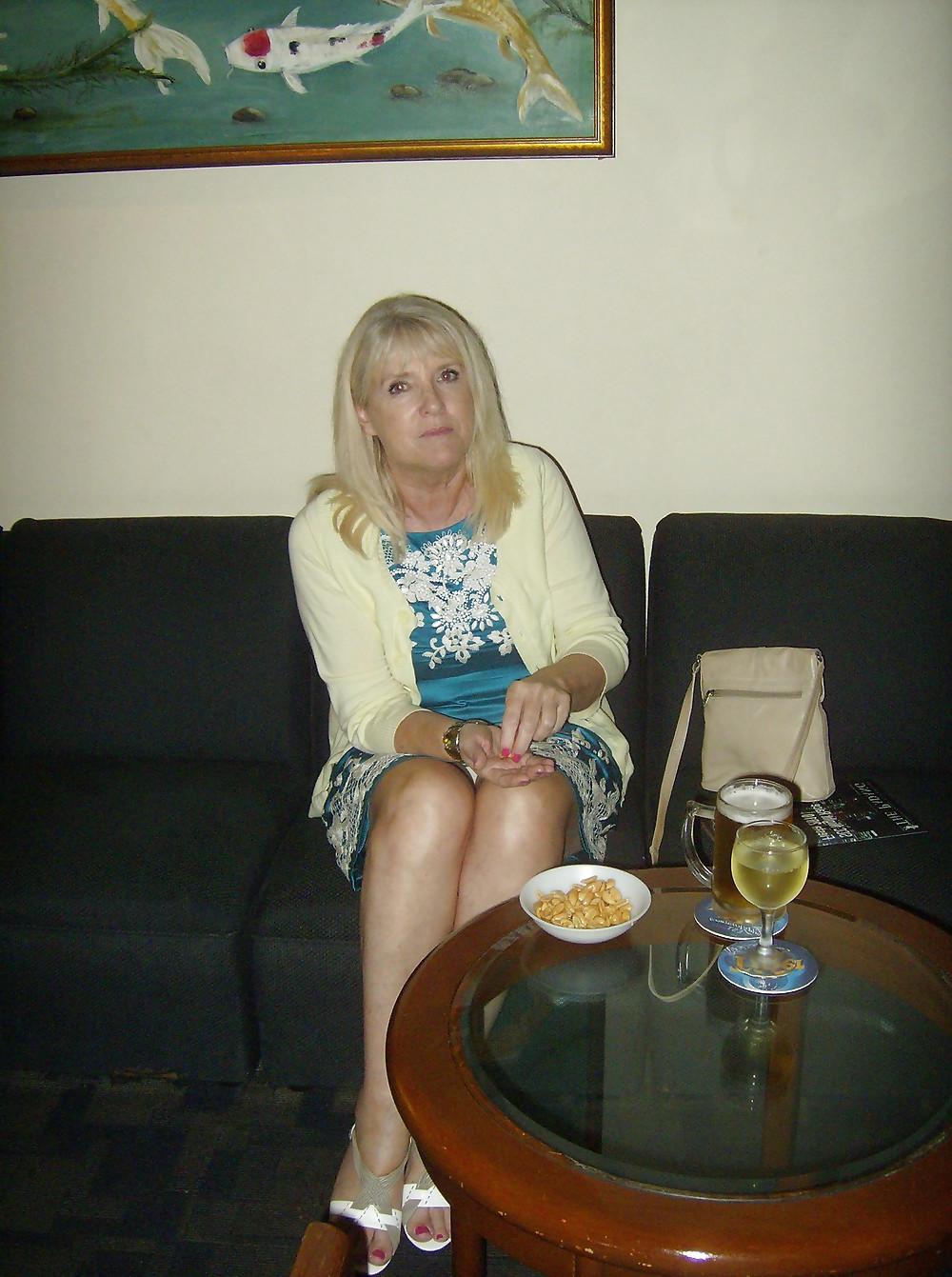 25P Louise Mature Woman Loves Showing Off