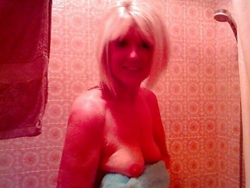 25P Louise Mature Woman Loves Showing Off