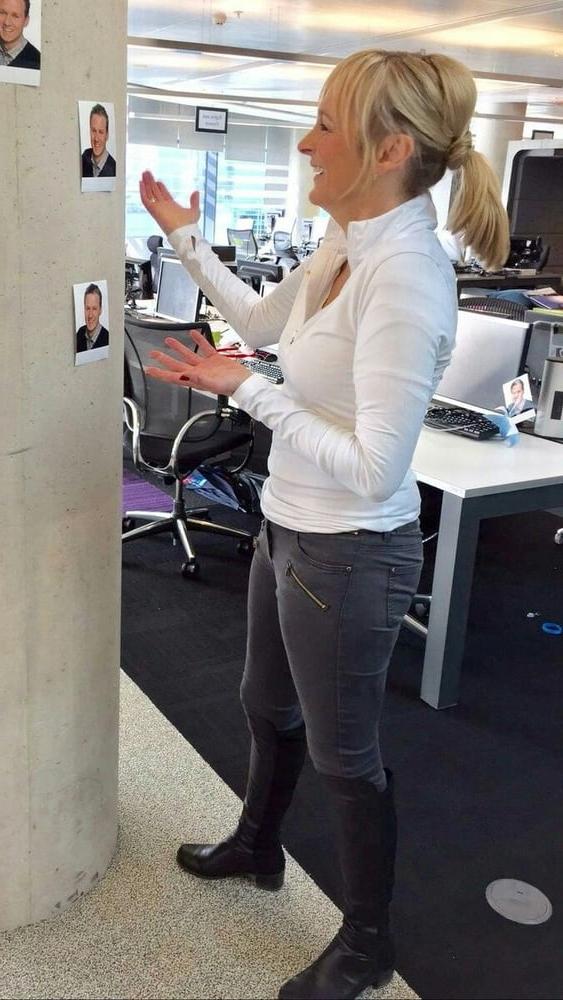 25P Louise Minchin - Sexy UK news reader with incredible legs
