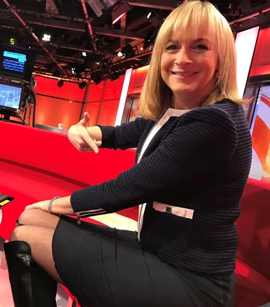 25P Louise Minchin - Sexy UK news reader with incredible legs